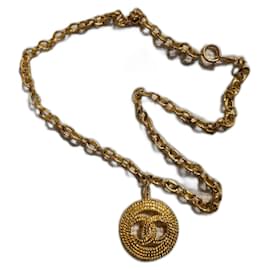 Collana Chanel 2cc8 in metallo dorato con pendente rotondo