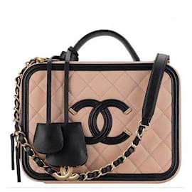 Beauty case Chanel beige in pelle con finiture dorate
