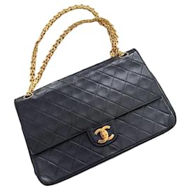 Borsa a mano Chanel in agnello nero con finiture oro