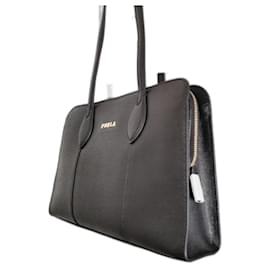 Borsa Furla in pelle nera con dettagli dorati