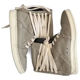 Dior di Kris Van Assche Autunno Inverno 2010 Sneakers con lacci e zip.