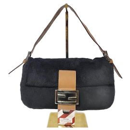 Fendi Baguette in suede con chiusura logo Zucchino in tono argento, borsa a spalla nera/beige
