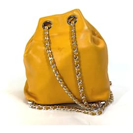 Gelber Lammleder-Rucksack von Chanel
