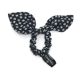 Scrunchie per capelli in nastro Chanel con logo Coco