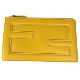Gelbe Leder-Clutch von Fendi