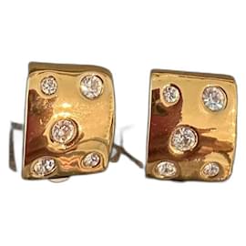 Boucles d'oreilles clip Yves Saint Laurent en métal doré et strass