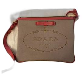 Bolso Prada beige de piel y tela