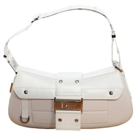 Bolsa de ombro Columbus Ave em couro de bezerro branco Christian Dior estilo street chic