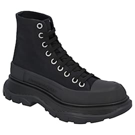 Stivale Tread Slick di Alexander McQueen in nero - Alexander Mcqueen