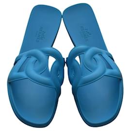 HERMÈS Flache Gummisandalen Aloha Hellblau 37 mit ausgeschnittenen Riemen