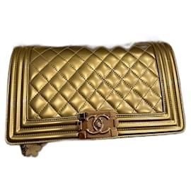 Borsa Chanel Boy Golden in vernice
