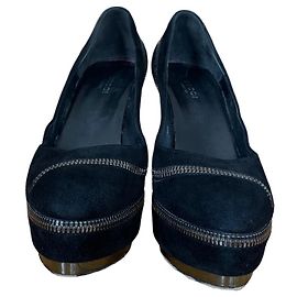 Pumps a piattaforma in suede nero con dettaglio zip GUCCI