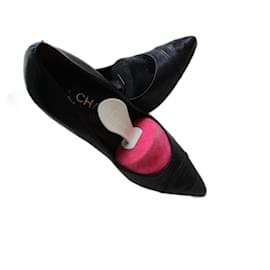 Décolleté in pelle 'CC', misura 37,5. - Chanel