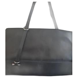 Furla Handtasche aus schwarzem Lackleder mit Silberhardware
