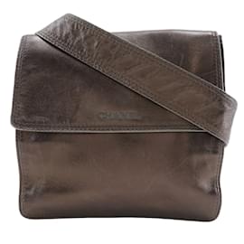 Chanel Schultertasche aus bronzefarbenem Kalbsleder