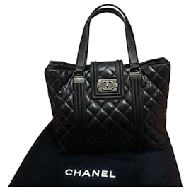 Boy Shopping Tote von CHANEL