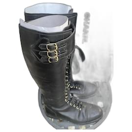 Botas planas Chanel de cuero negro con cordones talla 36