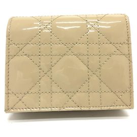 Cartera bi-fold Lady Cannage de Christian Dior