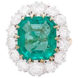 inconnue Pompadour ring emerald, diamonds, platinum and yellow gold.