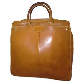 Bolsa Louis Vuitton Nomade em couro camel