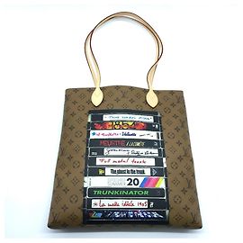 Bolsa de ombro Carry It em estampa Monogram Reverse da Louis Vuitton