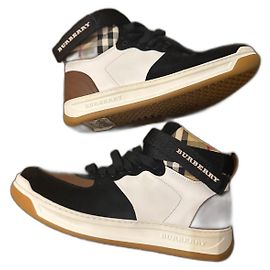 Sneaker alte Burberry in pelliccia Nero Bianco Marrone Scuro