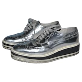 Prada Schnürschuhe aus Leder Silber 38 IT