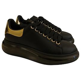 Sneakers Alexander McQueen Oversized Pelle Nere e Oro 38