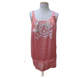 Vestido Nina Ricci de seda color salmón con bordados