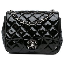 Chanel Schwarze Mini Quadrat Klassische Lackierte Einzelklappe