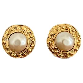 Orecchini Chanel a clip dorati e perle