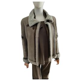 Abrigo Ventcouvert de piel de oveja gris taupe