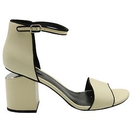 Autre Marque Abbey Block Heel Sandalen von Alexander Wang aus elfenbeinfarbenem Leder