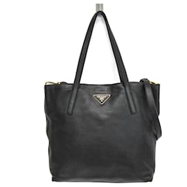 Damentasche aus Leder mit Prada-Dreieckslogo