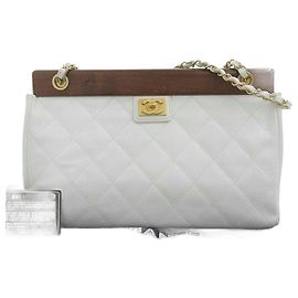 Borsa a spalla vintage in pelle caviar di Chanel