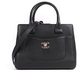 CHANEL - Borsa a spalla Chanel Neo Executive in pelle nera grana