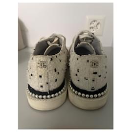 Espadrillas Chanel in tela nero e bianco