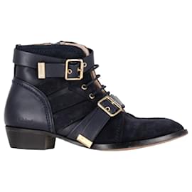 Botines Chloé con detalles de hebilla y cordones en ante negro
