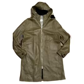 Cappotto Loewe in pelle verde oliva