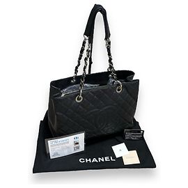 CHANEL Tote Grande de Compras de Caviar Acolchado CC