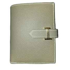 Cartera Hermès Béarn Compact taupe en piel Epsom