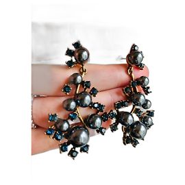 Orecchini couture in perle grigie finte e ramo dorato firmati Oscar De La Renta