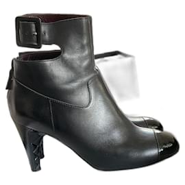 Botines Chanel de cuero negro con tacón 8cm