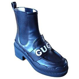 BOTAS DE MUJER GUCCI CON LOGO Y SUELA DE TANQUE.