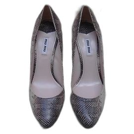 Zapatos de tacón Miu Miu de cuero beige marrón Talla 40