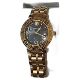 Versace Uhr aus goldenem Stahl