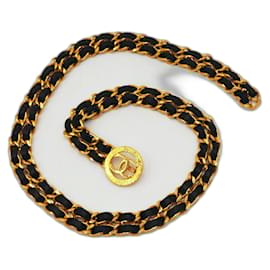 Chanel-Medaillon und doppelte Lederketten-Gürtel