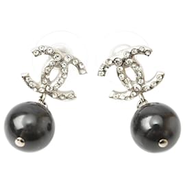 Orecchini Chanel CC Mark Swing perle e strass