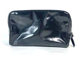 Pochette nera Chanel con il marchio CC di Coco