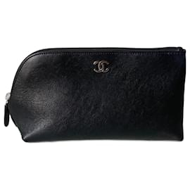 Chanel Clutch aus schwarzem Leder asymmetrisch